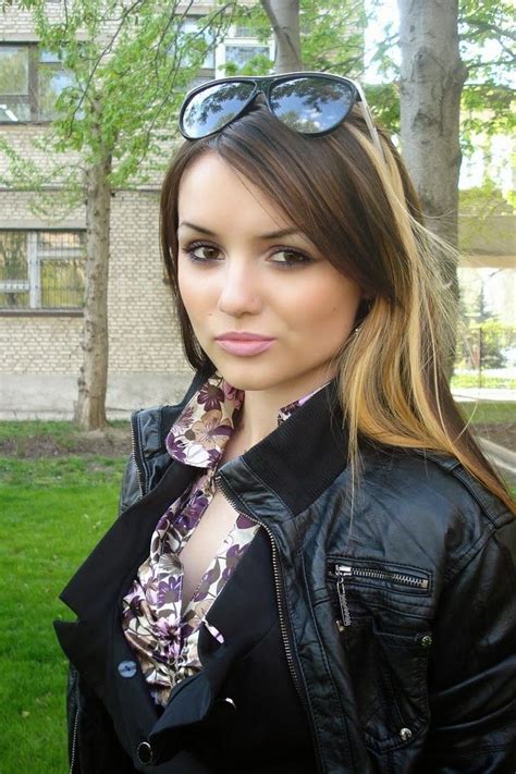 O fete virgine goale nenorocită de fată în fund .